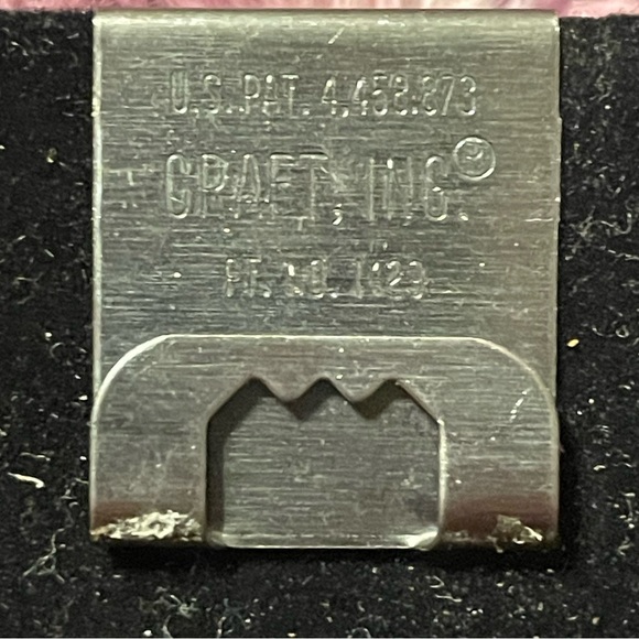 Vintage Craft Inc Embossed Metal Freestanding or Hanging Picture Frame - Picture 8 of 15